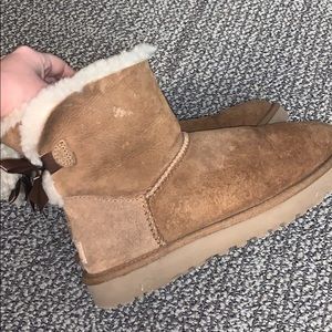 Short ugg bow boot